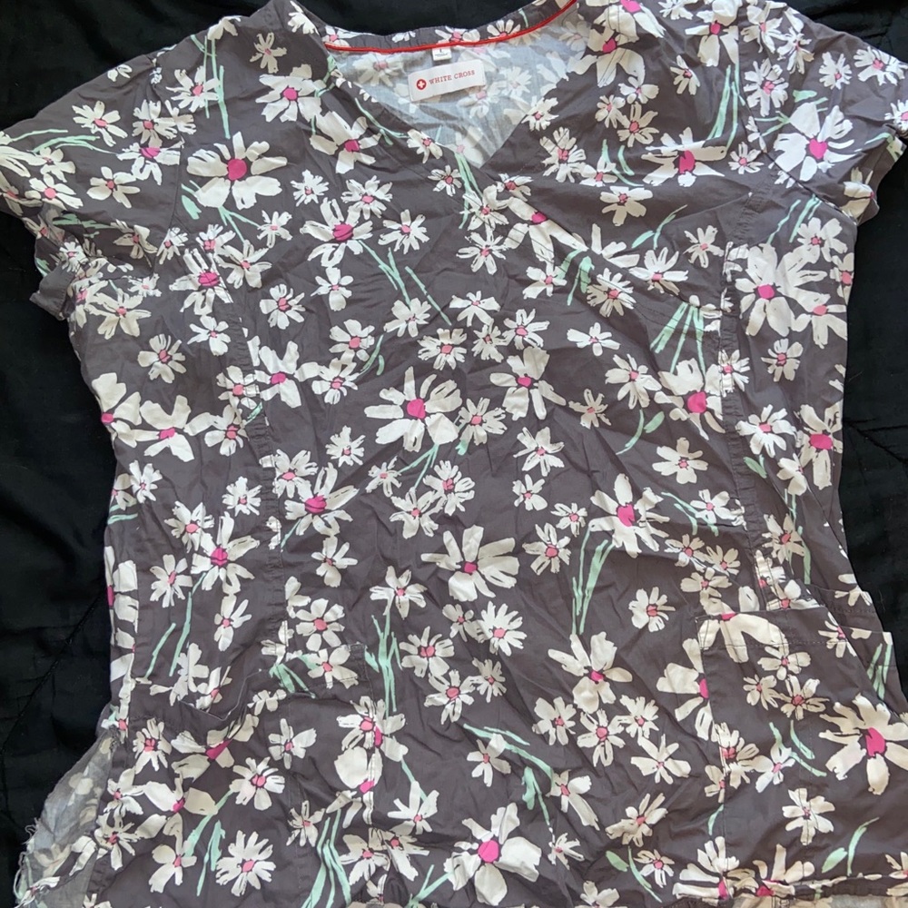 Flower scrub top